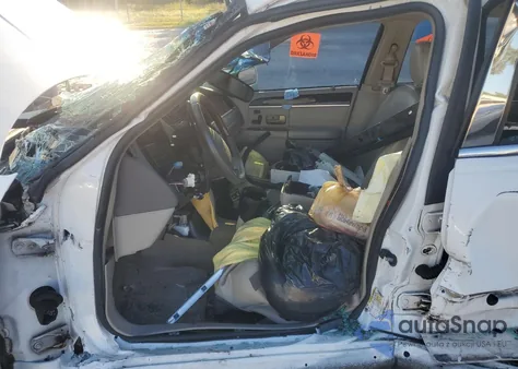 2009 Lincoln Town Car Signature Limited from USA, damaged, VIN 2LNHM82V39X636470